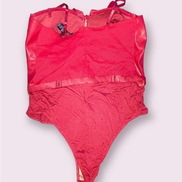 I am selling multiple lingerie - Picture 2 of 4